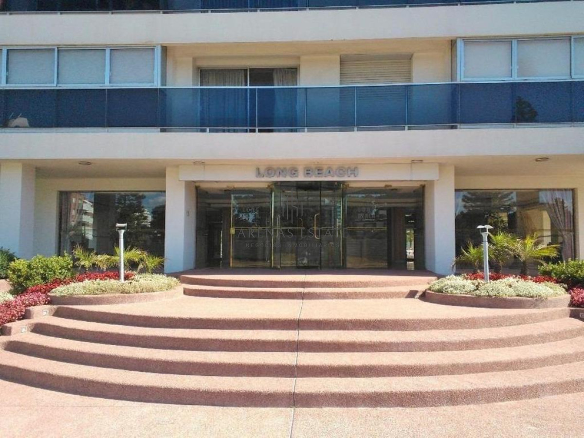 Apartamento ID.2210 - Vende apartamento de 2 dormitorios y medio en Chiverta, Reciclado completo. Punta del Este 
