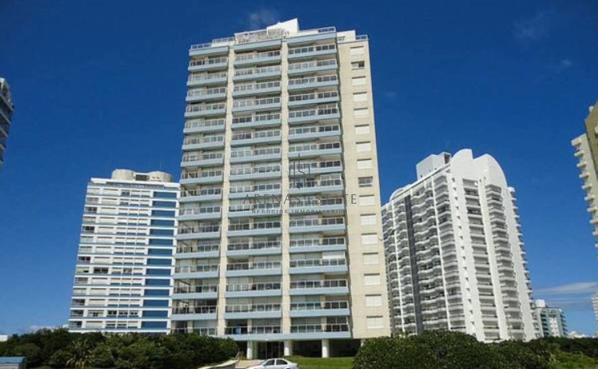 Apartamento ID.3794 - Vende departamento de 3 dormitorios en Ocean Tower, Punta del Este 