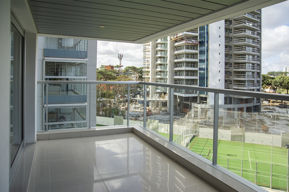 Apartamento ID.2408 - MIAMI BOULEVARD, PUNTA DEL ESTE, PLAYA MANSA, DOS DORMITORIOS , PRIMERAS PARADAS 