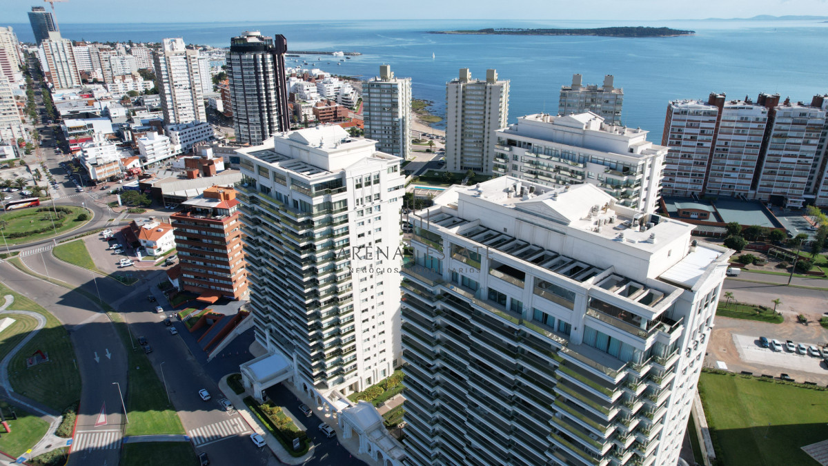 Apartamento ID.3684 - Hermoso Pent-house en torre Imperiale ,venta en zona de la Brava.