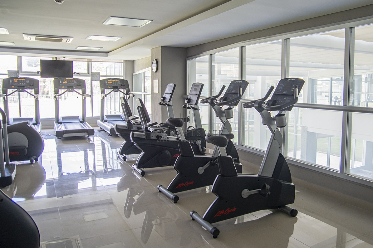 Apartamento ID.2408 - MIAMI BOULEVARD, PUNTA DEL ESTE, PLAYA MANSA, DOS DORMITORIOS , PRIMERAS PARADAS 