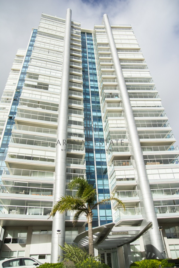 Apartamento ID.2408 - MIAMI BOULEVARD, PUNTA DEL ESTE, PLAYA MANSA, DOS DORMITORIOS , PRIMERAS PARADAS 