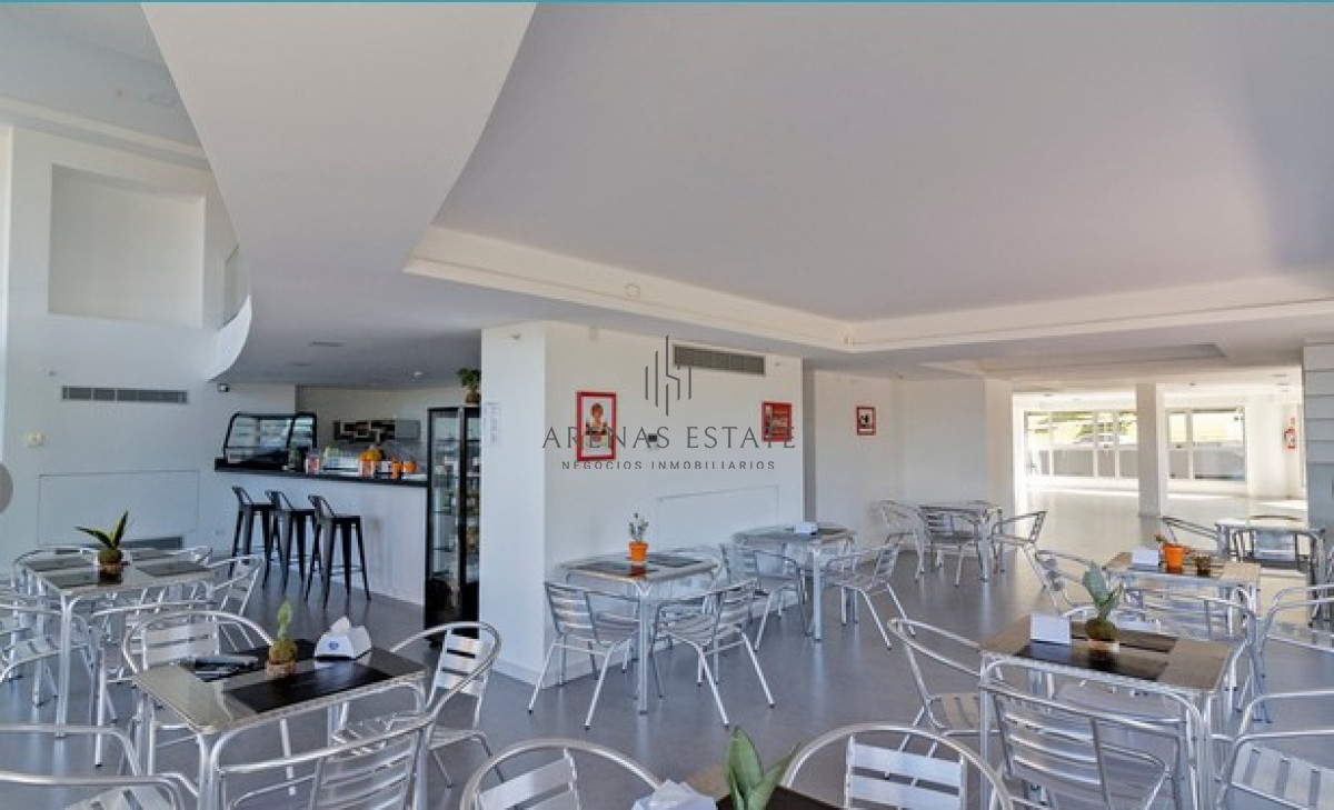 Apartamento ID.2060 - Apartamento de 3 dormitorios con parrillero en venta a pasos del mar. 