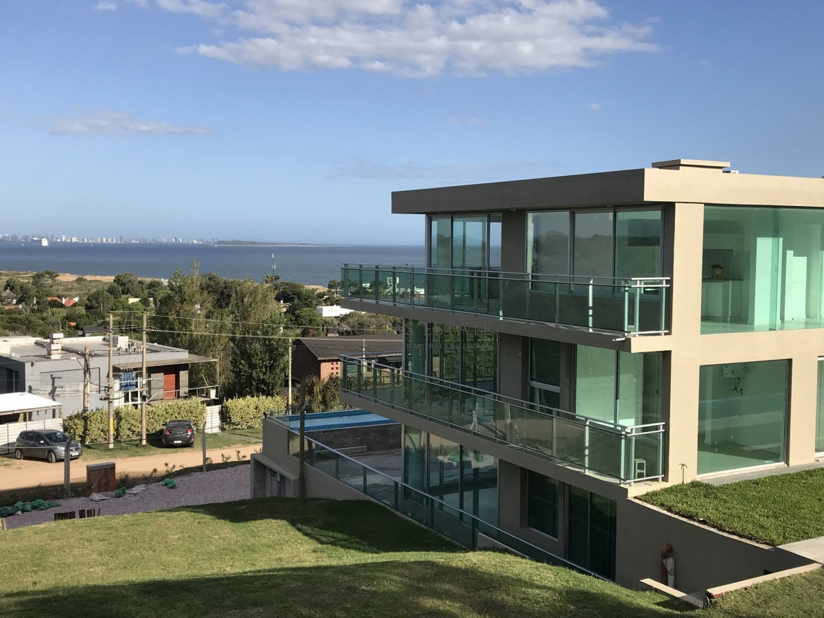 Apartamento ID.4251 - Monoambiente en venta en Punta Del Este  con vista al mar