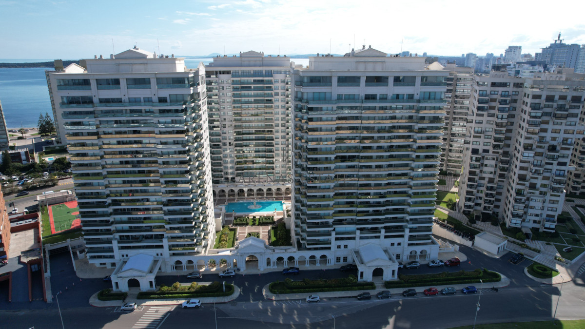 Apartamento ID.3684 - Hermoso Pent-house en torre Imperiale ,venta en zona de la Brava.