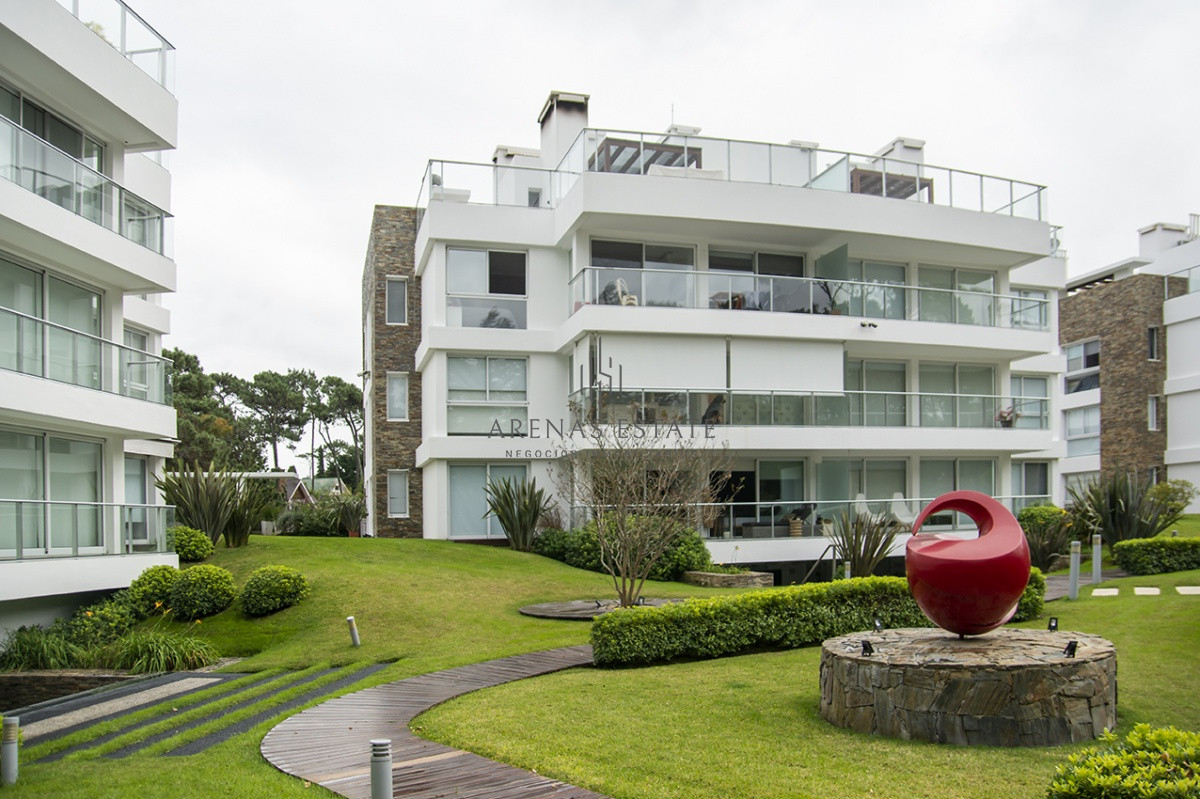 Apartamento ID.2542 - Espectacular departamento duplex a pasos del mar . 3 dormitorios en venta