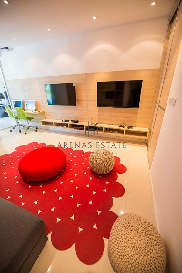 Apartamento ID.2542 - Espectacular departamento duplex a pasos del mar . 3 dormitorios en venta