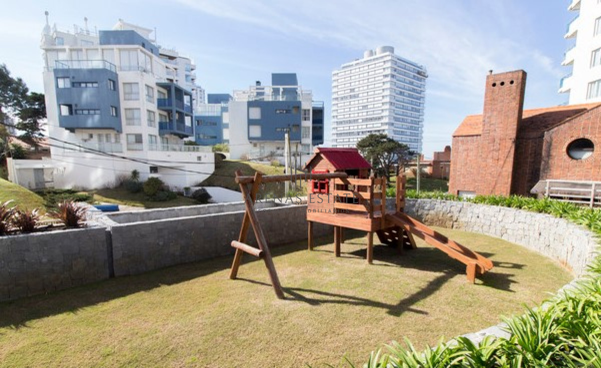Apartamento ID.3156 - Departamento de 2 dormitorios en venta en Torre Wind. Punta del este