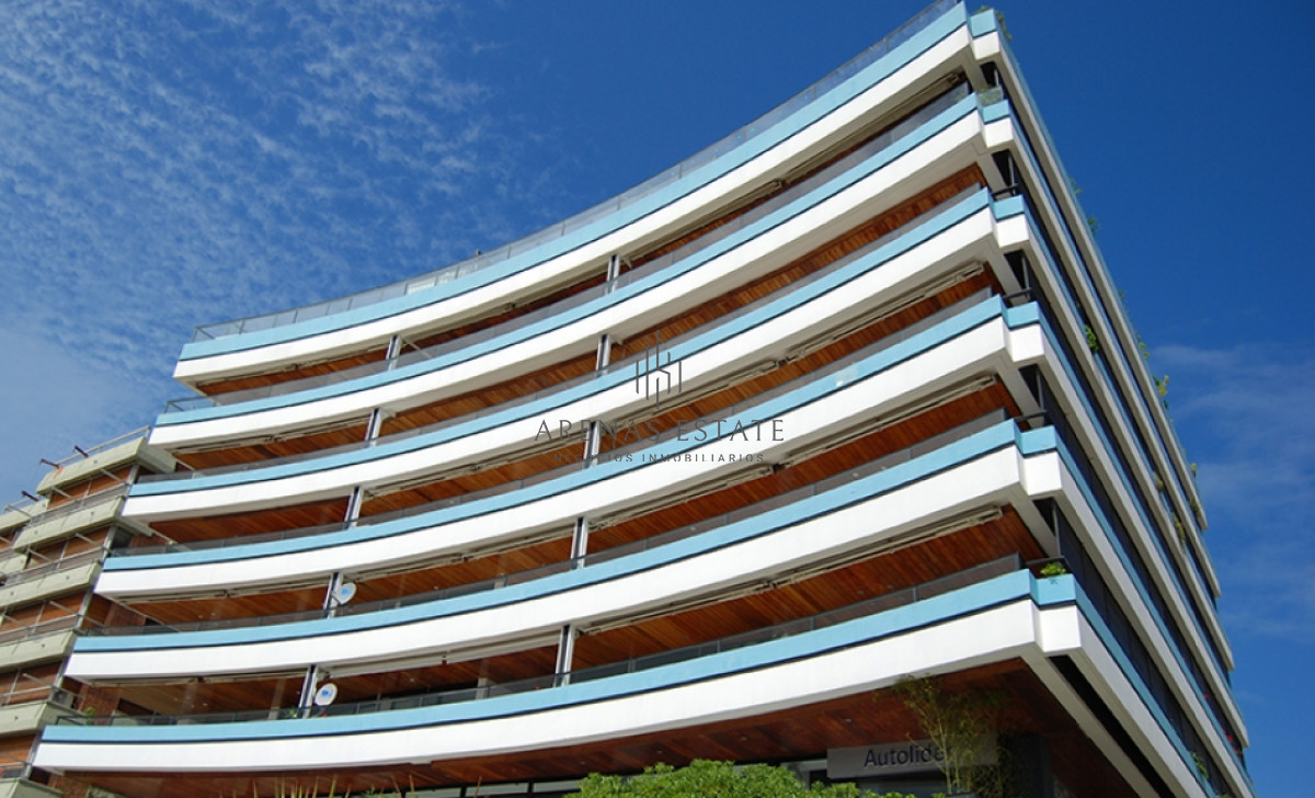 Apartamento ID.2987 - Espectcular departamento en venta frente al puerto 4 dormitorios