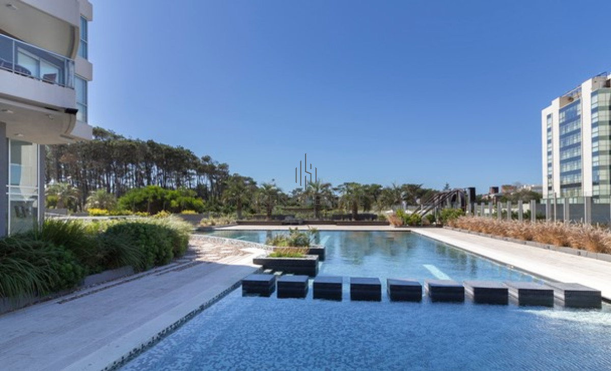 Apartamento ID.2060 - Apartamento de 3 dormitorios con parrillero en venta a pasos del mar. 