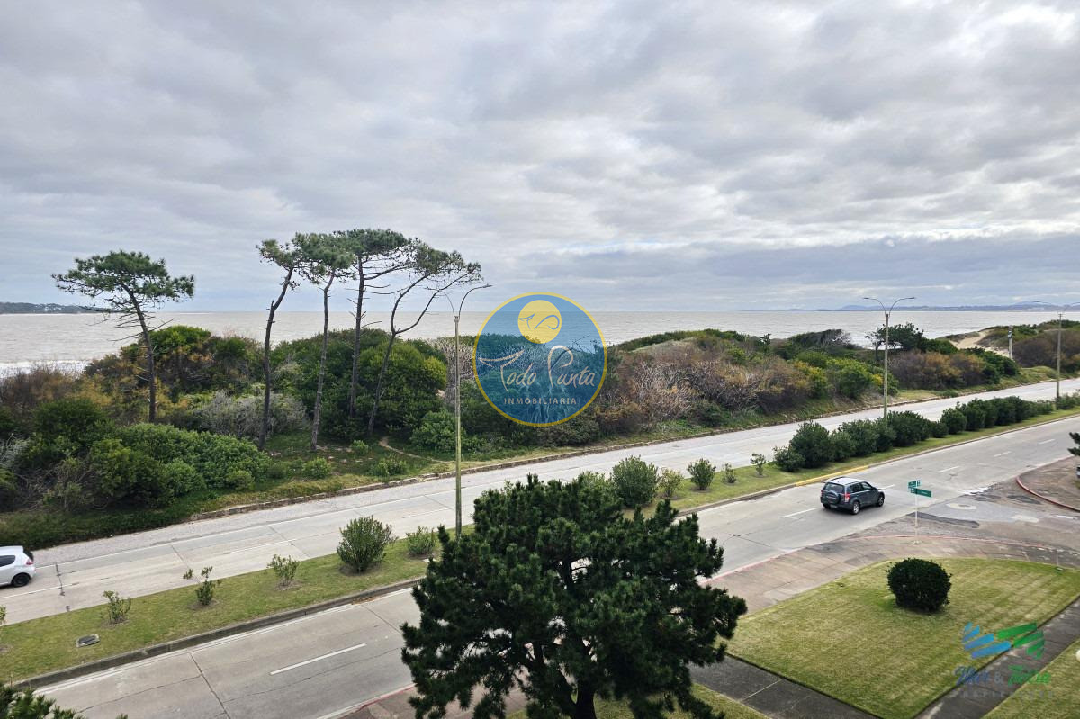 Edificio de 3 dormitorios en Punta del Este primera línea Mansa - TDP9804A