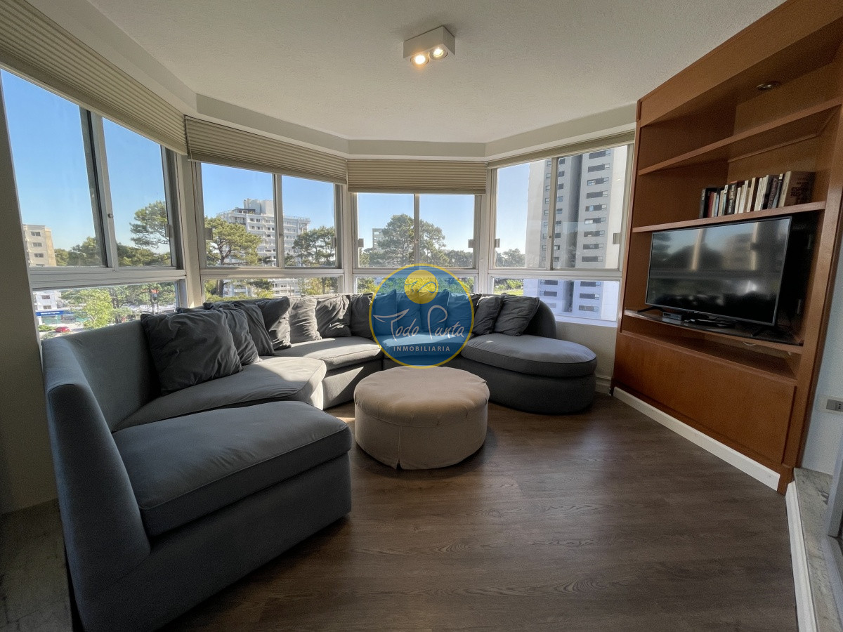 Departamento de 4 dormitorios Ideal para vivienda permanente. Punta del Este - TDP8286A