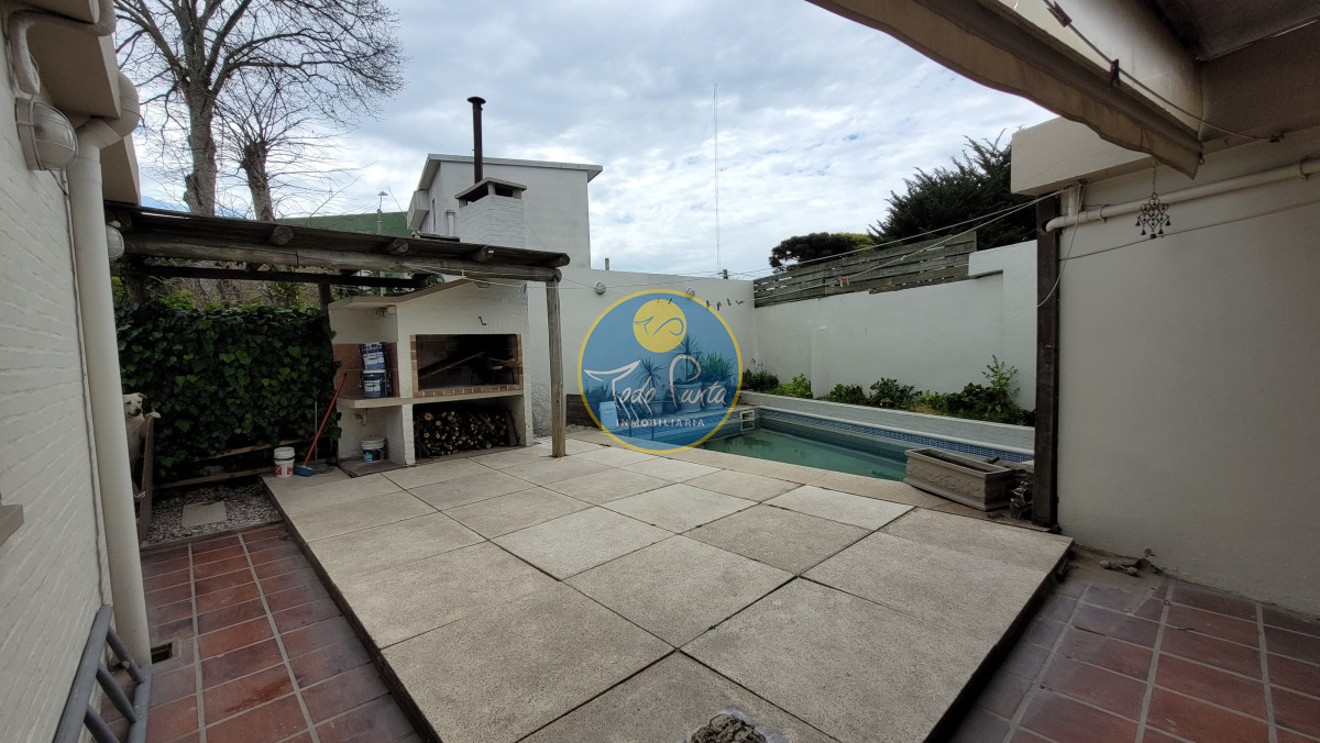 Miniatura de Casa de 4 dormitorios en Cantegril, Punta del Este | Todo Punta