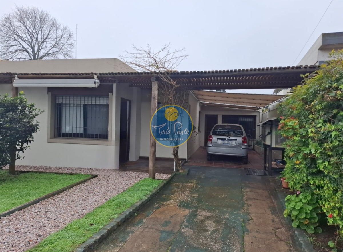 Miniatura de Casa de 4 dormitorios en Cantegril, Punta del Este | Todo Punta