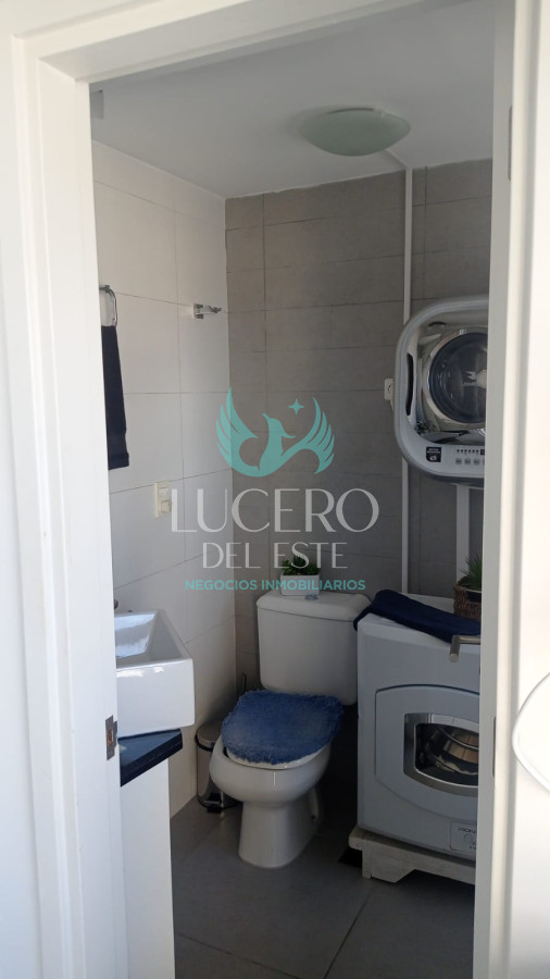 Apartamento ID.887 - Vende en Peninsula, apartamento de 1 dormitorio, con excelente vista, muy iluminado.