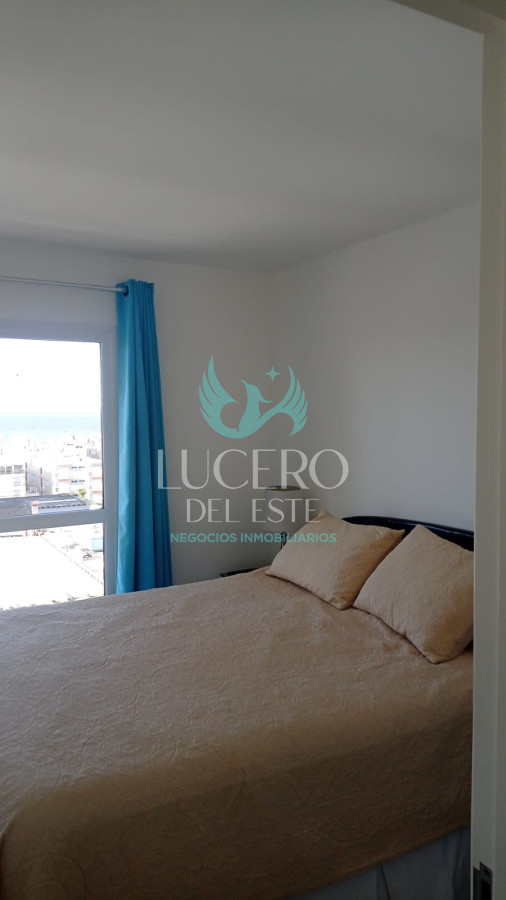 Apartamento ID.887 - Vende en Peninsula, apartamento de 1 dormitorio, con excelente vista, muy iluminado.