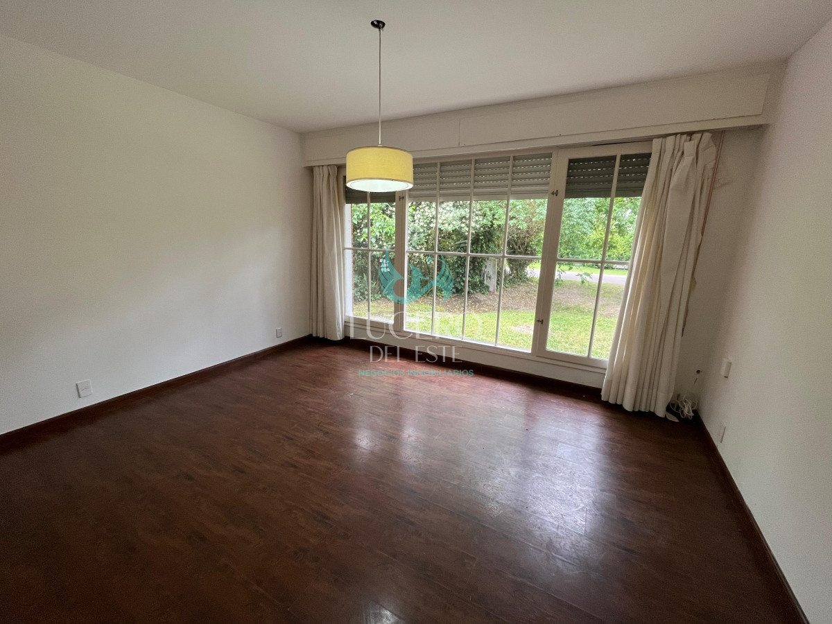 Casa ID.468 - Vendo Chalet de 3 dormitorios mas dependencia en venta en zona residencial