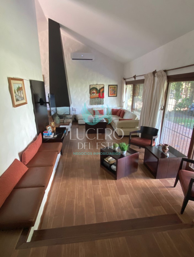 Casa ID.466 - Vendo CASA EN PLAYA MANSA EN VENTA, A METROS DEL MAR, EXCELENTE CONSTRUCCION