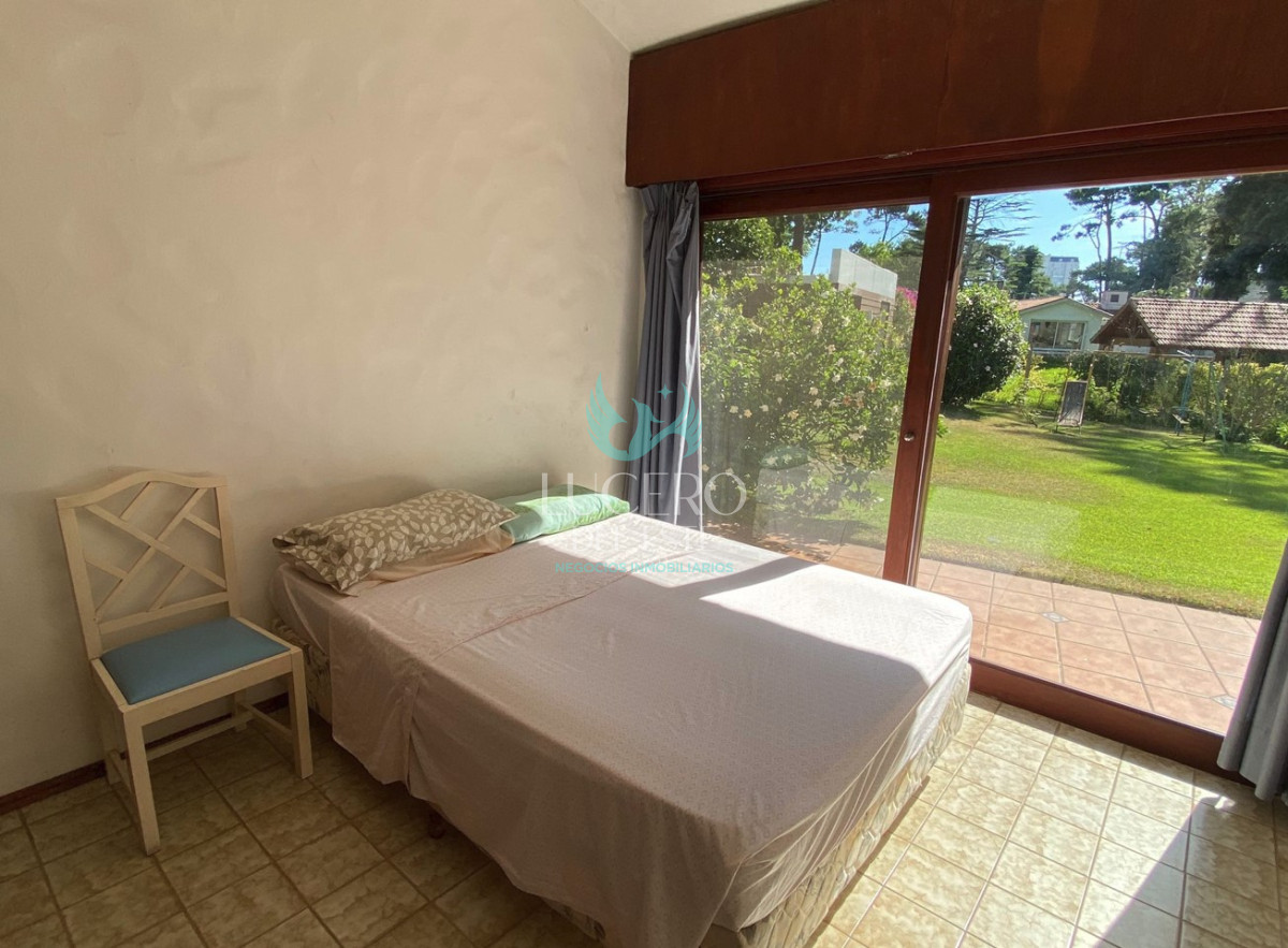 Casa ID.466 - Vendo CASA EN PLAYA MANSA EN VENTA, A METROS DEL MAR, EXCELENTE CONSTRUCCION