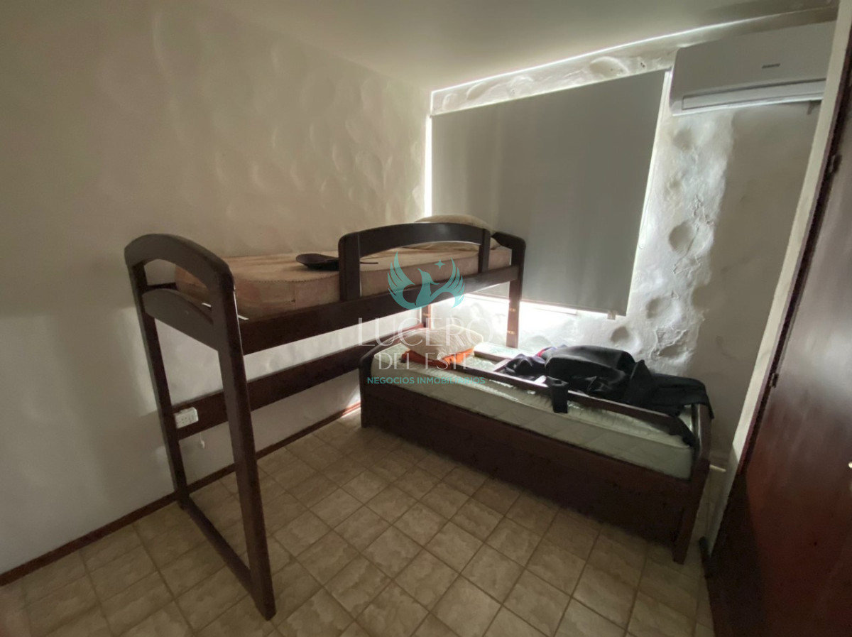 Casa ID.466 - Vendo CASA EN PLAYA MANSA EN VENTA, A METROS DEL MAR, EXCELENTE CONSTRUCCION