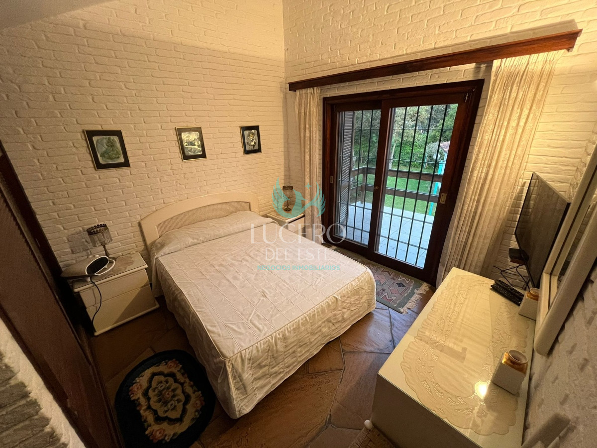 Casa ID.947 - Vende casa de 3 dormitorios en Pinares, Punta del Este 