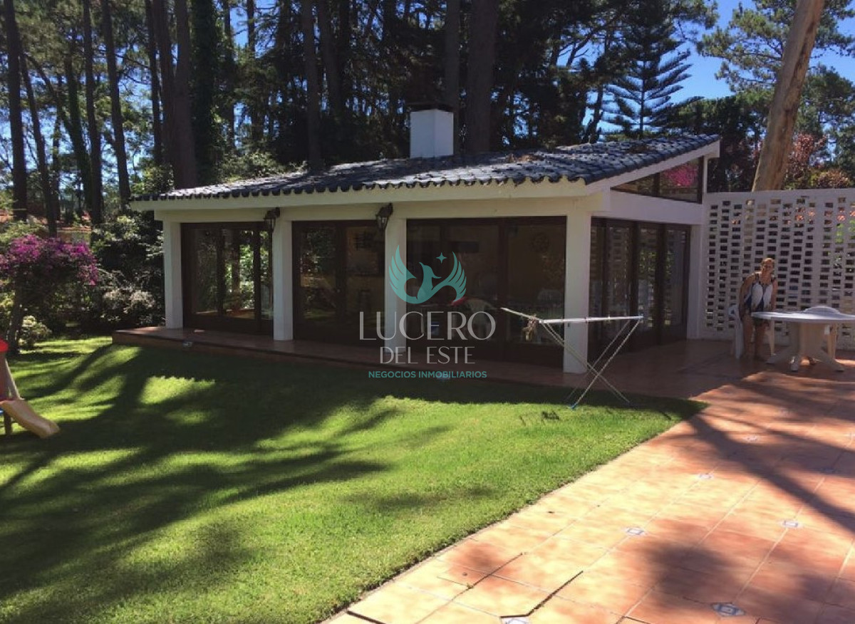 Casa ID.466 - Vendo CASA EN PLAYA MANSA EN VENTA, A METROS DEL MAR, EXCELENTE CONSTRUCCION