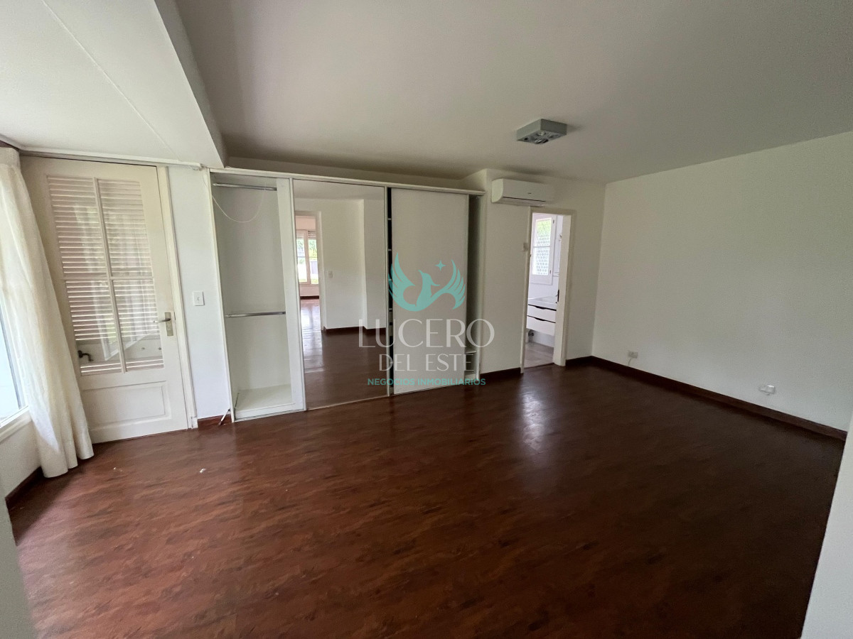 Casa ID.468 - Vendo Chalet de 3 dormitorios mas dependencia en venta en zona residencial