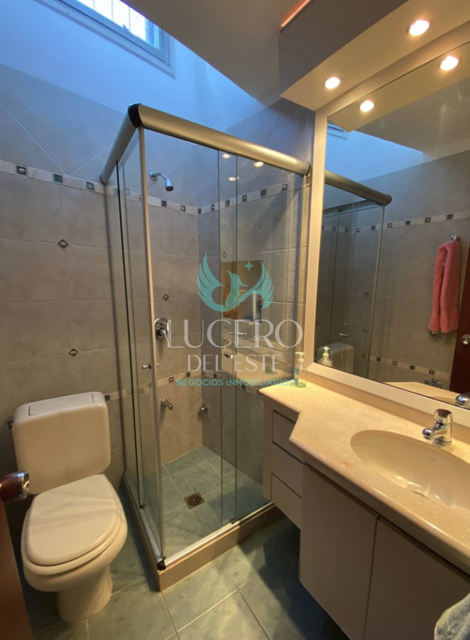 Casa ID.466 - Vendo CASA EN PLAYA MANSA EN VENTA, A METROS DEL MAR, EXCELENTE CONSTRUCCION