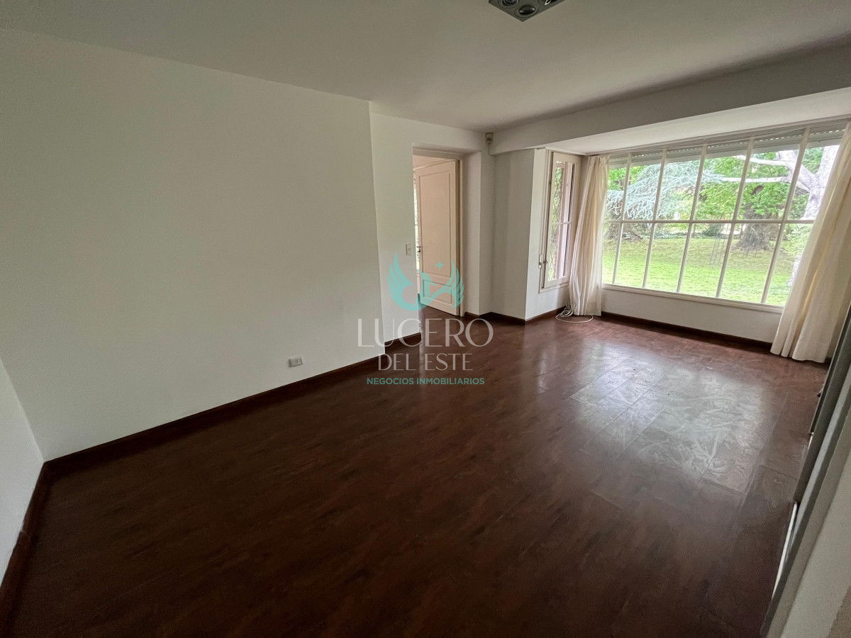 Casa ID.468 - Vendo Chalet de 3 dormitorios mas dependencia en venta en zona residencial