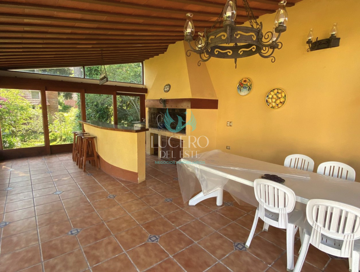 Casa ID.466 - Vendo CASA EN PLAYA MANSA EN VENTA, A METROS DEL MAR, EXCELENTE CONSTRUCCION