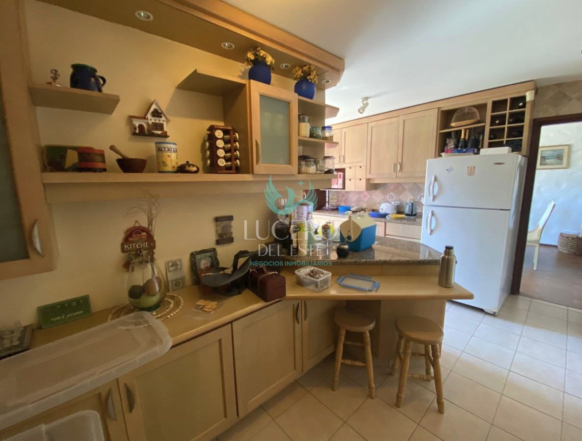 Casa ID.466 - Vendo CASA EN PLAYA MANSA EN VENTA, A METROS DEL MAR, EXCELENTE CONSTRUCCION