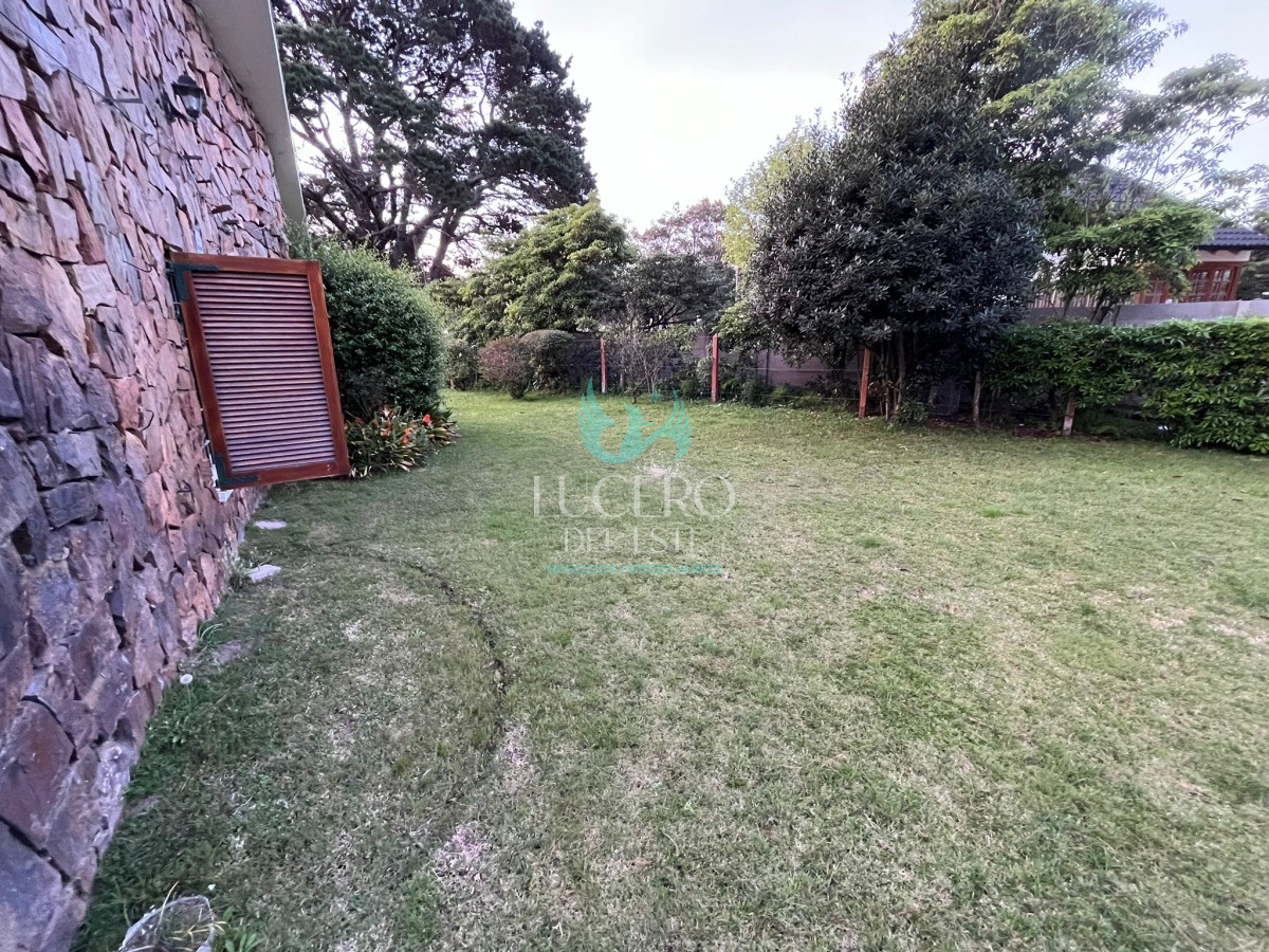 Casa ID.947 - Vende casa de 3 dormitorios en Pinares, Punta del Este 