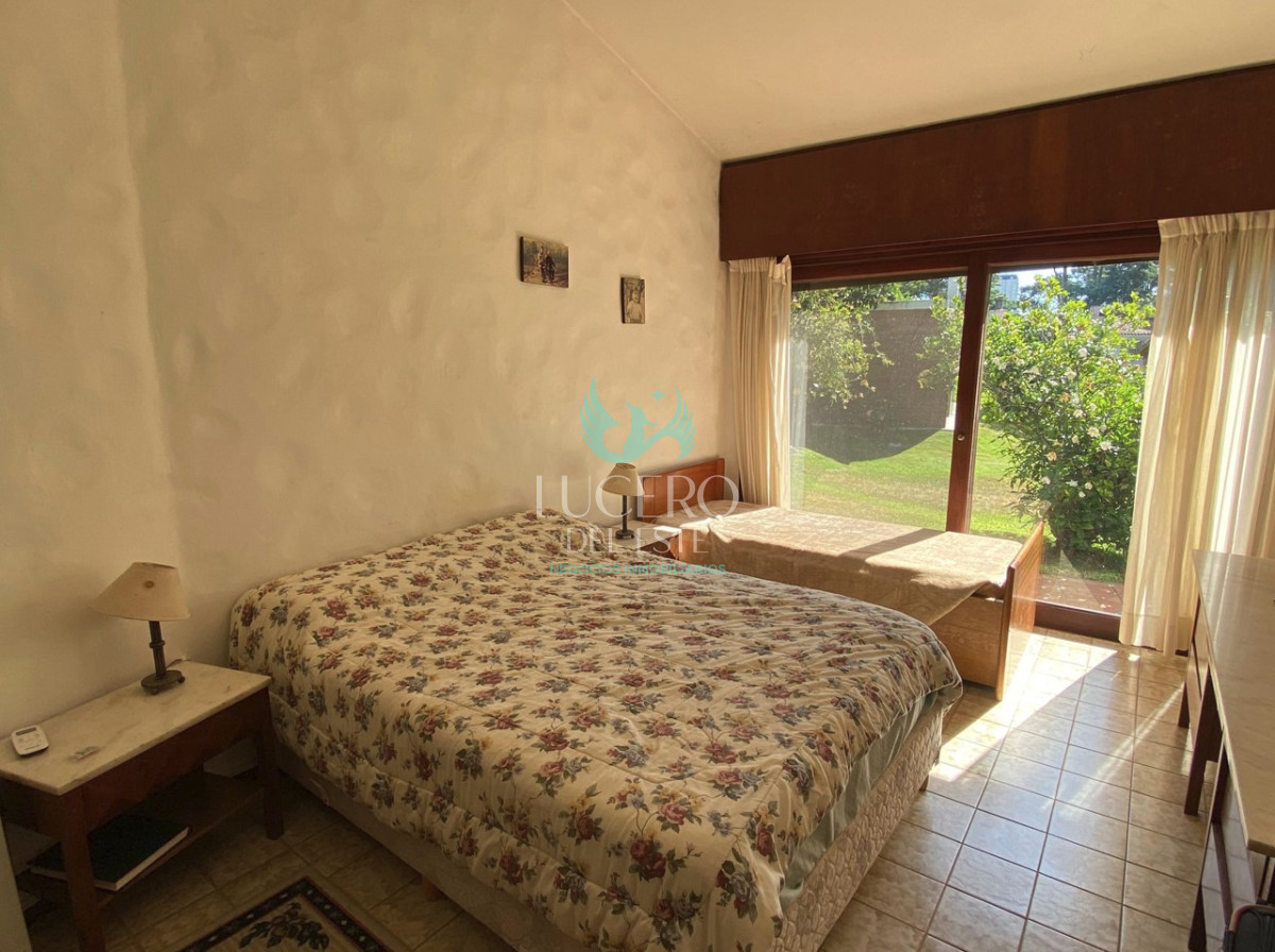 Casa ID.466 - Vendo CASA EN PLAYA MANSA EN VENTA, A METROS DEL MAR, EXCELENTE CONSTRUCCION