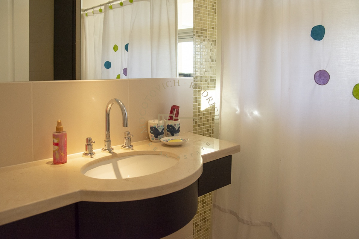 Apartamento ID.2949 - Departamento en venta frente al mar. Torre Lobos, Playa Brava, 3 dormitorios.