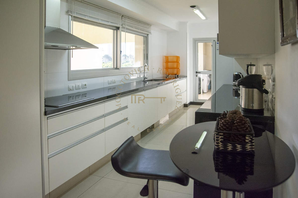 Apartamento ID.2949 - Departamento en venta frente al mar. Torre Lobos, Playa Brava, 3 dormitorios.