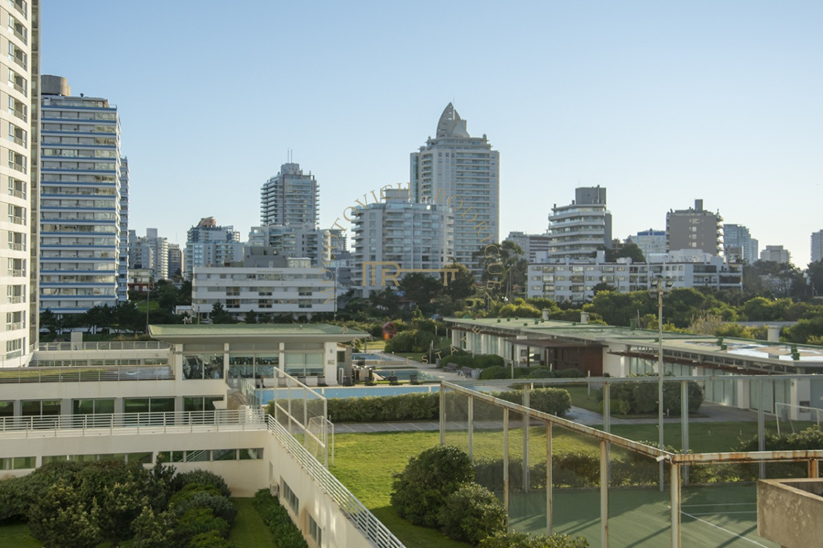 Apartamento ID.2949 - Departamento en venta frente al mar. Torre Lobos, Playa Brava, 3 dormitorios.