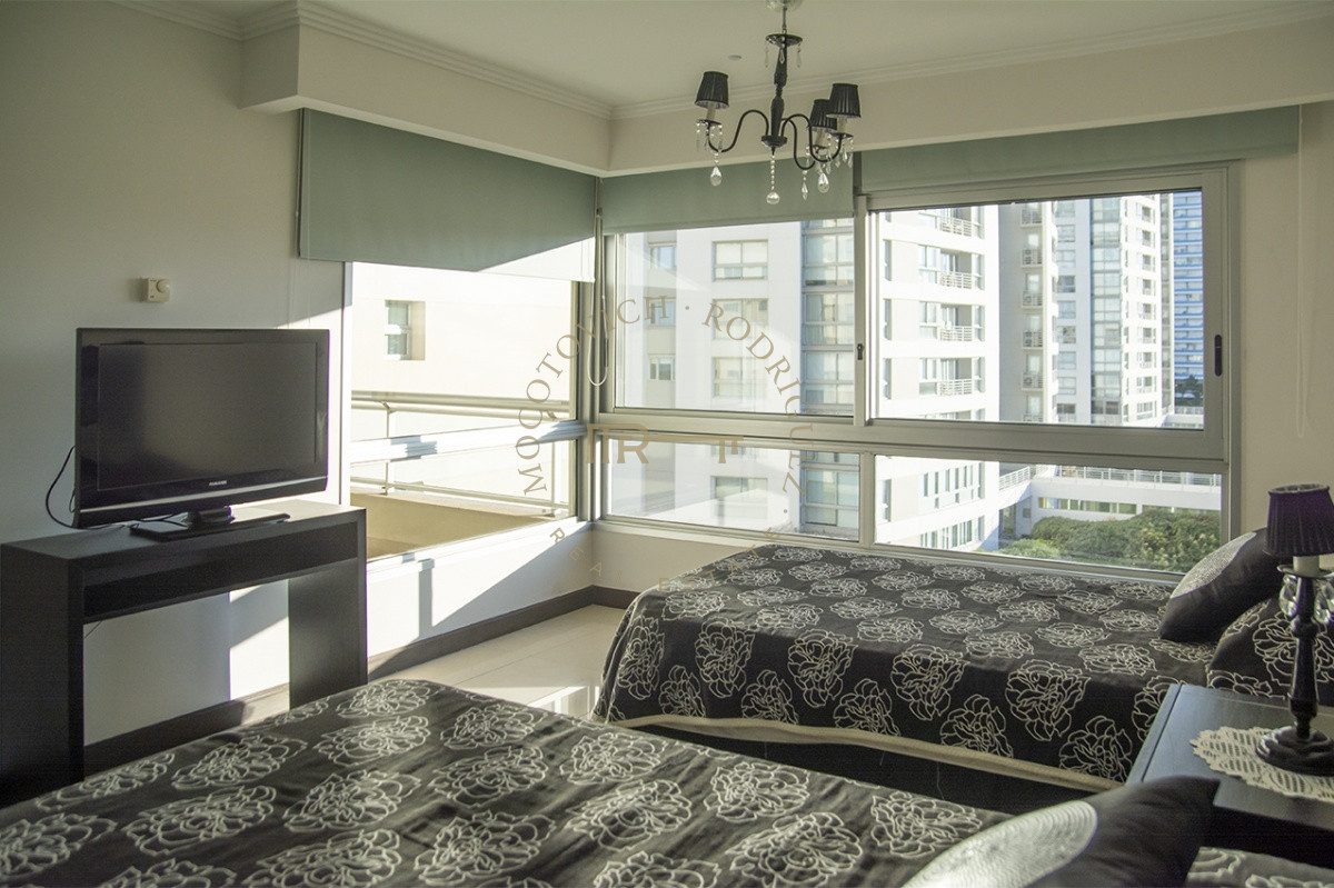 Apartamento ID.2949 - Departamento en venta frente al mar. Torre Lobos, Playa Brava, 3 dormitorios.