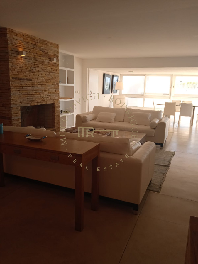 Apartamento ID.1948 - OPORTUNIDAD EN Garden Tower, unidad reciclada en su totalidad. 3 dormitorios en Península. Punta del Este 