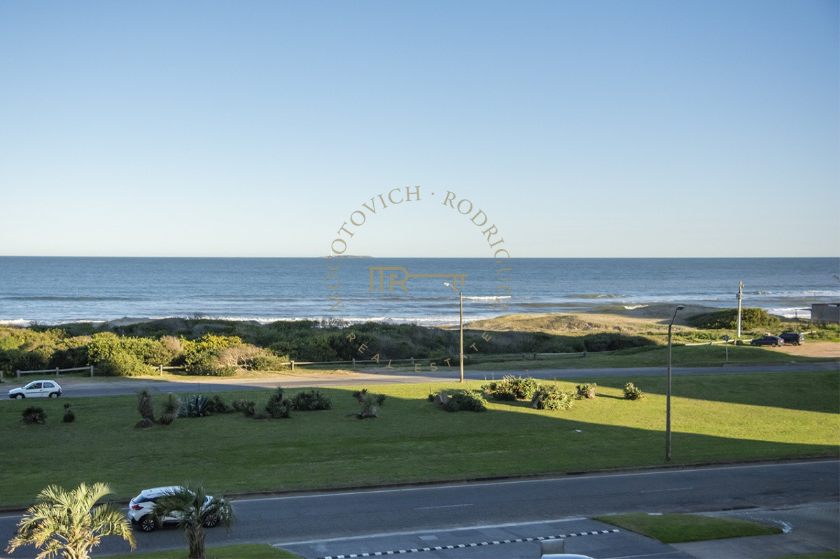 Apartamento ID.2949 - Departamento en venta frente al mar. Torre Lobos, Playa Brava, 3 dormitorios.