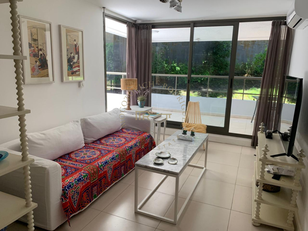 Apartamento ID.2043 - Vende apartamento de 1 dormitorio en edificio unique, Punta del Este