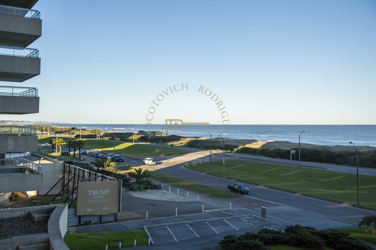 Apartamento ID.2949 - Departamento en venta frente al mar. Torre Lobos, Playa Brava, 3 dormitorios.
