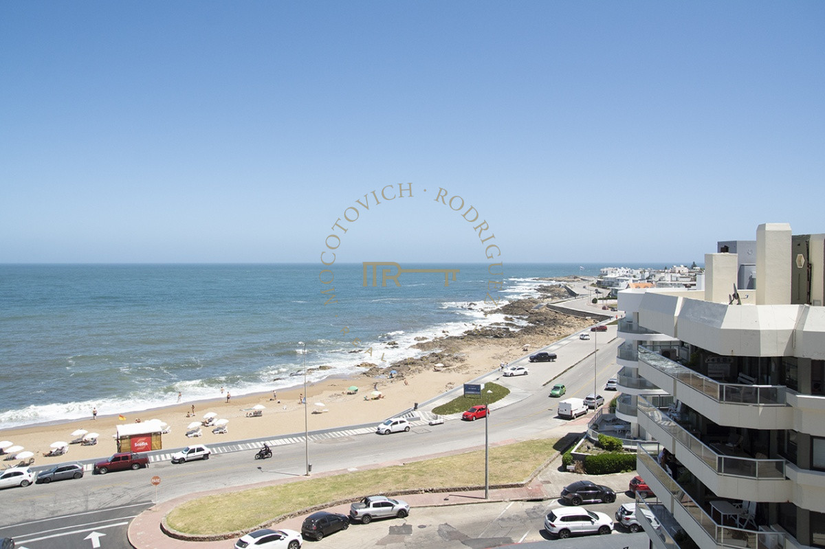 Apartamento ID.1948 - OPORTUNIDAD EN Garden Tower, unidad reciclada en su totalidad. 3 dormitorios en Península. Punta del Este 