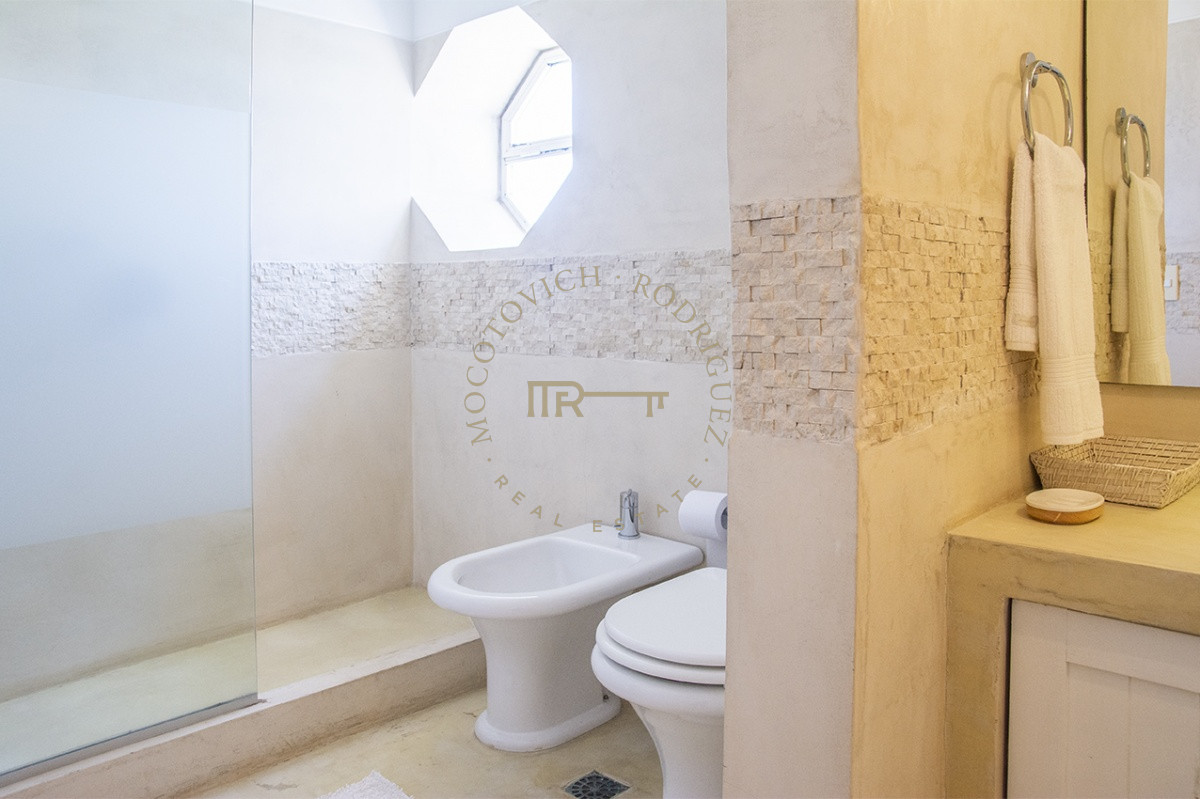 Apartamento ID.1948 - OPORTUNIDAD EN Garden Tower, unidad reciclada en su totalidad. 3 dormitorios en Península. Punta del Este 