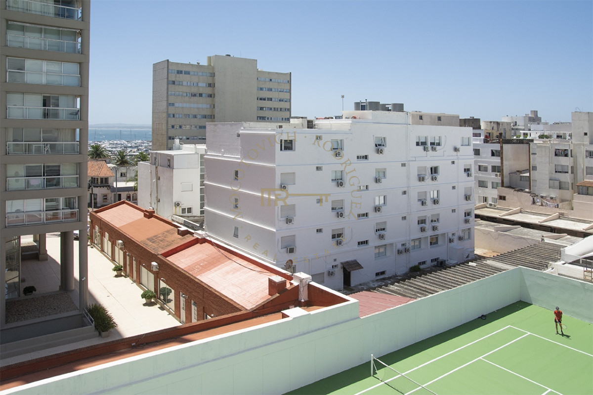 Apartamento ID.1948 - OPORTUNIDAD EN Garden Tower, unidad reciclada en su totalidad. 3 dormitorios en Península. Punta del Este 