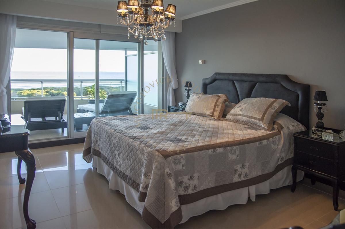Apartamento ID.2947 - Departamento en venta frente al mar. Torre Lobos, Playa Brava, 3 dormitorios.