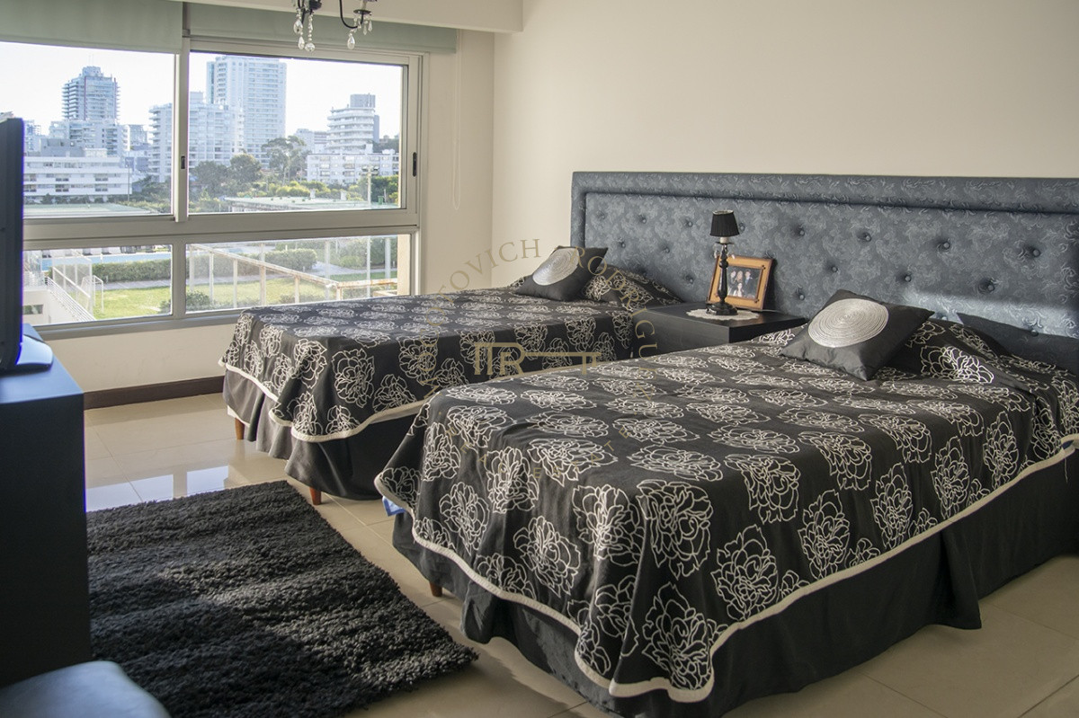 Apartamento ID.2949 - Departamento en venta frente al mar. Torre Lobos, Playa Brava, 3 dormitorios.