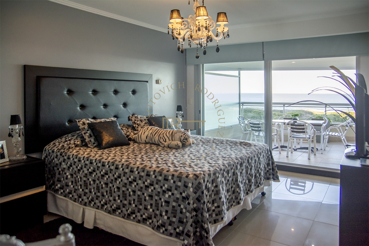 Apartamento ID.2949 - Departamento en venta frente al mar. Torre Lobos, Playa Brava, 3 dormitorios.