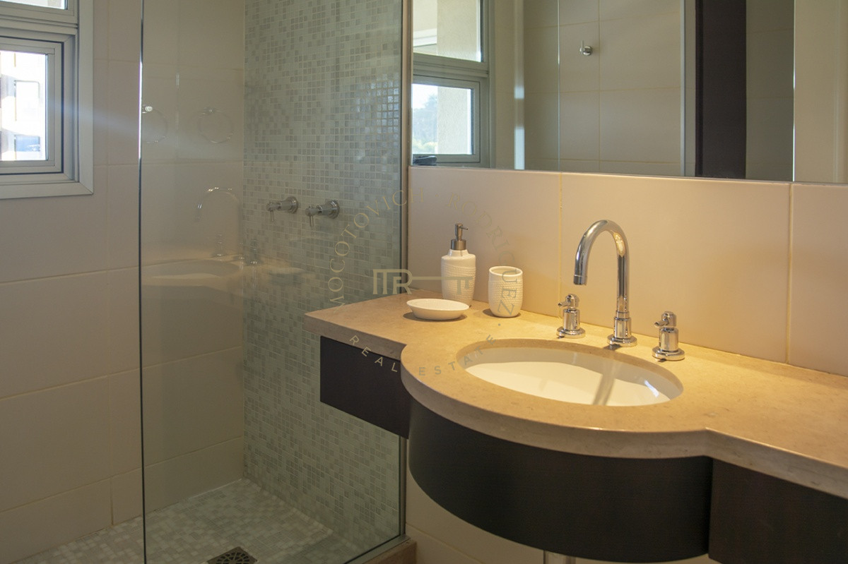 Apartamento ID.2947 - Departamento en venta frente al mar. Torre Lobos, Playa Brava, 3 dormitorios.
