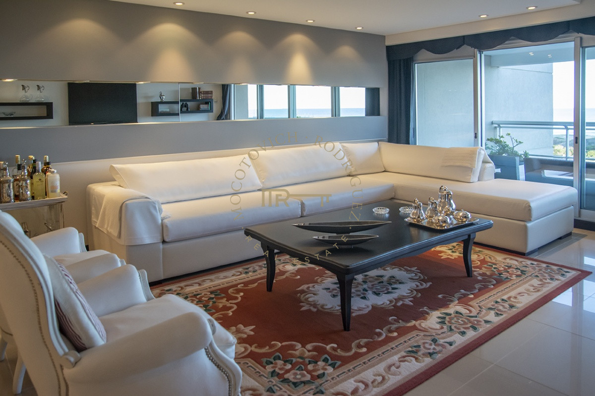 Apartamento ID.2947 - Departamento en venta frente al mar. Torre Lobos, Playa Brava, 3 dormitorios.