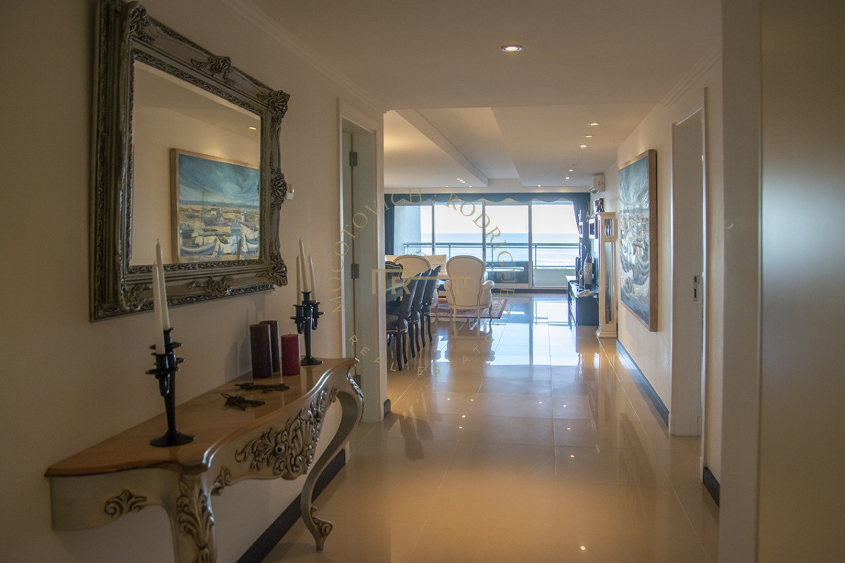 Apartamento ID.2947 - Departamento en venta frente al mar. Torre Lobos, Playa Brava, 3 dormitorios.